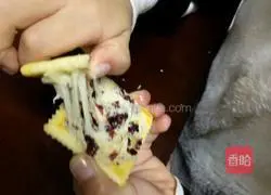 Illustration of how to make beef biscuits 5