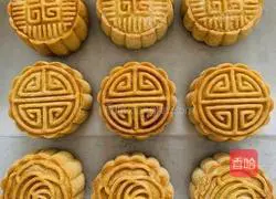 Lotus Paste and Egg Yolk Filled Mooncakes (Air Fryer Version) Recipe Illustration 6