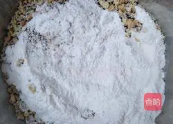 Illustration of how to make five-nut mooncake filling 6