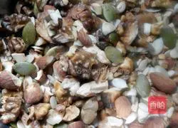 Illustration of how to make nut and bean paste mooncakes 2