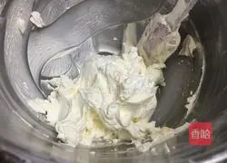 Illustration of how to make chocolate fruit cake 1