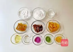 Illustration of how to make fragrant rice mooncakes 1