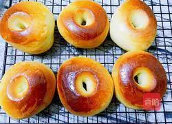 Illustration of how to make bread donuts 10