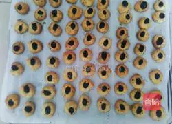 Illustration of how to make black currant and sesame cookies 8
