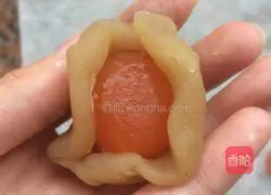 Lotus Paste and Egg Yolk Mooncake Recipe Illustration 3