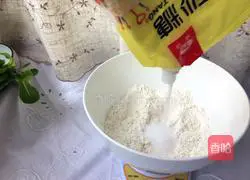 Illustration of how to make milk-flavored pine nut biscuits 1