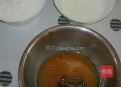 Illustration of making five-nut mooncakes 6