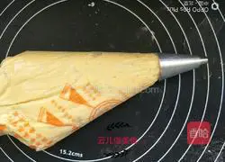 Illustration of how to make egg yolk biscuits 7