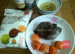 Illustration of how to make Cantonese-style mooncakes with egg yolk 1