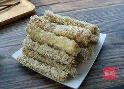 Illustration of how to make golden toast sticks 4