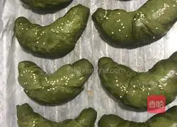 Spinach Illustration of how to make croissants 14