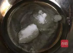 Illustration of how to make egg yolk biscuits 1