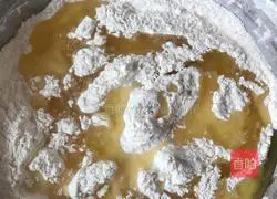 Illustration of how to make Fengzhen mooncakes 8