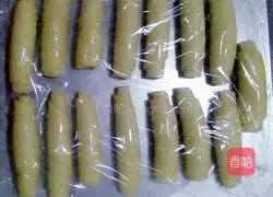 Illustration of how to make fresh meat mooncakes 6