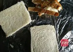 Fish-filled Illustration of how to make egg toast rolls 1