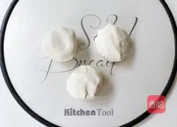 Illustration of how to make fragrant rice mooncakes 9