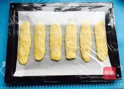 Illustration of how to make chive and cheese bread sticks 10