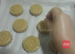 Lotus Paste and Egg Yolk Mooncake Recipe Illustration 16