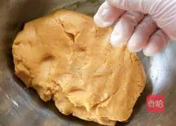 Illustration of how to make bean paste mooncakes 6