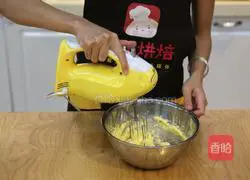 Man Illustration of how to make cranberry cake 4