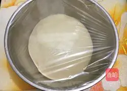 Illustration of how to make kitten squeeze buns 3