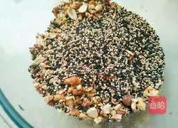 Illustration of how to make five-nut mooncakes 5