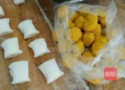 Illustration of how to make puff pastry mooncakes 4