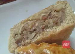 Illustration of making five-nut barbecued pork mooncakes 3