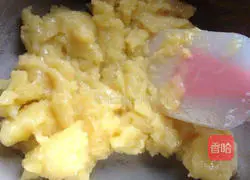 Illustration of how to make custard snowskin mooncakes 4