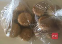 Illustration of how to make five-nut mooncakes 14