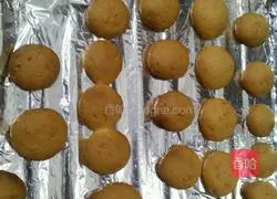 Illustration of how to make egg yolk cookies 8