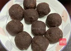 Illustration of how to make Cantonese mooncakes with bean paste 3