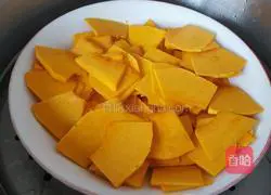 Illustration of how to make pumpkin mooncakes with mung bean paste 2