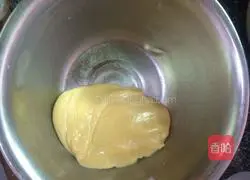 Illustration of how to make five-nut mooncakes 2