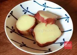 Potato puree filling Illustration of making toast rolls 1