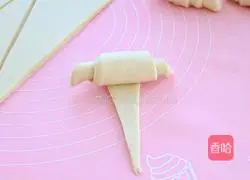 Croissant Bread Illustration of how to do it 14