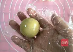 Illustration of how to make five-nut stuffed mooncakes 12