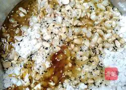 Illustration of how to make five-nut mooncake filling 7