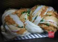 Illustration of how to make chives and meat floss toast 16