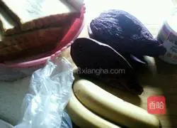 Illustration of how to make banana and purple potato rolls (toast version) 1