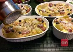 Illustration of how to make raisin bread pudding 9