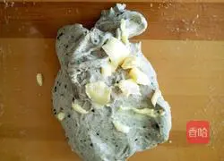 Illustration of how to make Polish black sesame toast 4