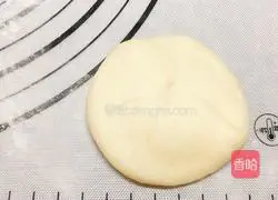 Illustration of how to make fresh meat mooncakes 8