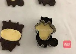 Illustration of how to make animal-shaped cookies 2