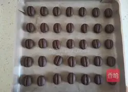 Illustration of how to make coffee bean cookies 10