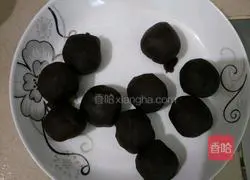 Illustration of how to make bean paste mooncakes 2