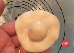 Illustration of how to make fresh meat mooncakes 7