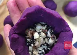 Illustration of how to make black sesame, walnut and purple sweet potato mooncakes 7