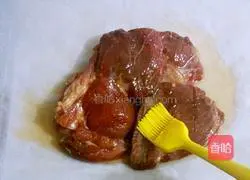 Illustration of how to make homemade Wuren BBQ pork mooncake fillings 2