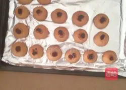 Illustration of how to make cranberry and soybean biscuits 10